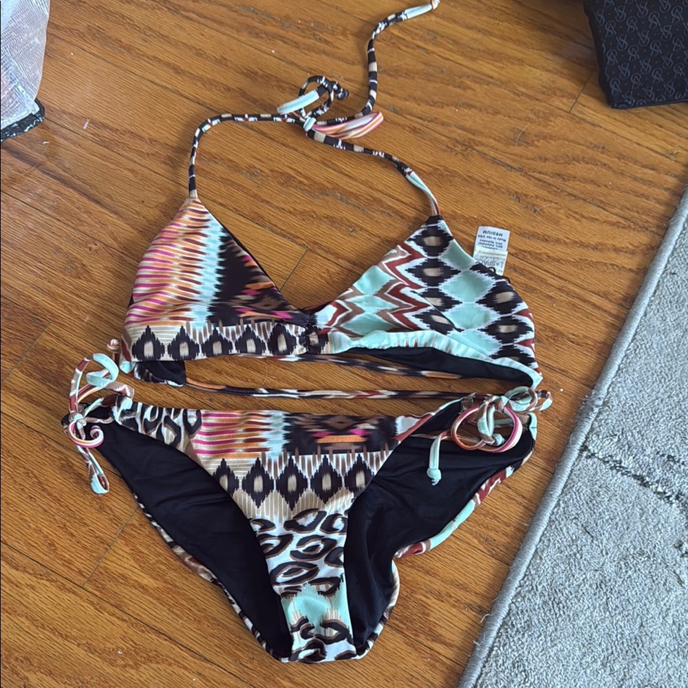 L*Space Aztec reversible to black  Patterned Bikini medium top xsmall bottom